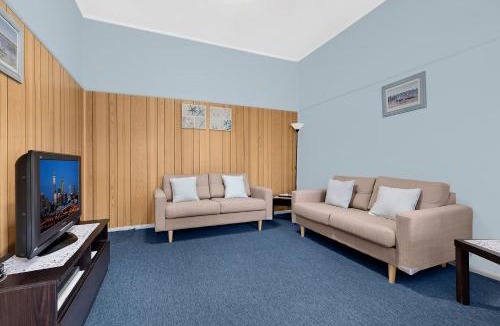 The Entrance North Apartment | Hutton Hide Away