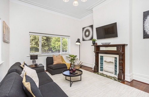 North Perth House | Hyde Park Vista: Spacious 3BR Home