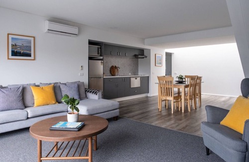 Batehaven Apartment | I bedroom with relaxing outlook