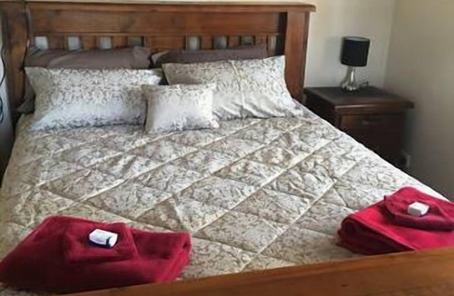 West Pinjarra House | Ibis Park Farmstay - Mandurah Region