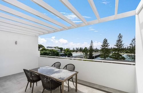 Burleigh Heads Villa | Iconic Burleigh Heads Luxury Villa