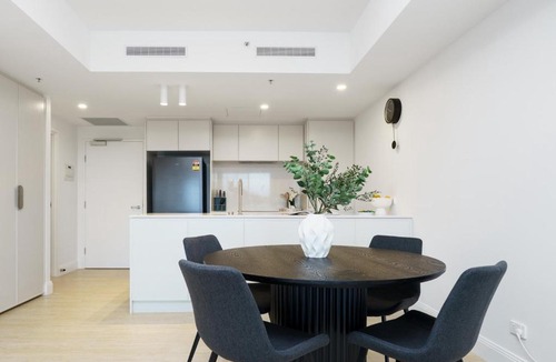 City East Apartment | Iconic Canberra Views with Pool and Gym - Hosted by Canstay