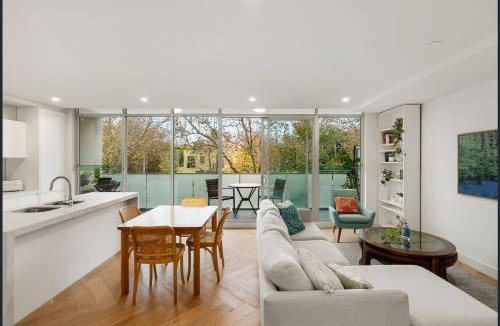 Elwood Apartment | Iconic Elwood Executive 2BR Apt.