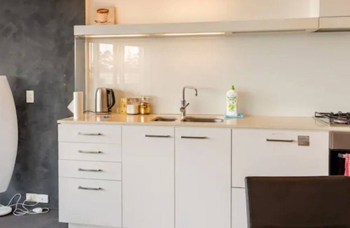 Gold Coast Apartment | Iconic Q1 - Central Location- Parking- Spa - Pool