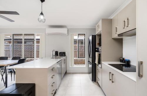 Eli Waters House | Ideal for Tradies and Nurses by Custom Bnb Hosting