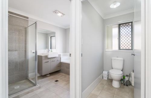 Eli Waters House | Ideal for Tradies and Nurses by Custom Bnb Hosting