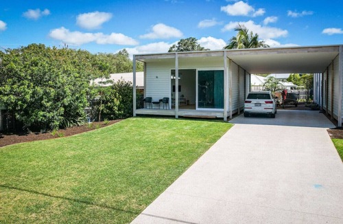 Dunsborough House | Ideally Located Modern Studio Apartment