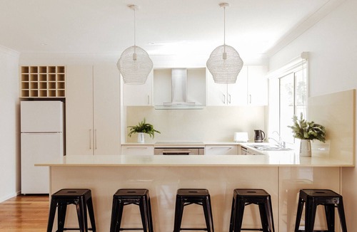 Silverleaves House | Idyllic Beachhouse Pet Friendly - Up to 12 guests