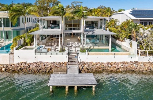 Noosa Heads House | Iluka, Luxurious Riverfront Retreat
