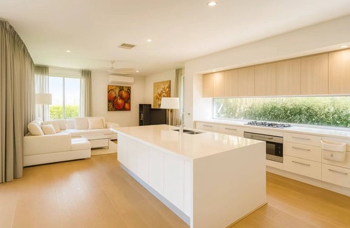 Rochedale House | Independent house near highway/fully air-conditioned