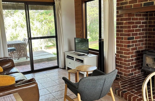 Ocean Beach Ski Chalet | Ines - Turicum Chalets @ Rock Monkey Winery