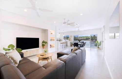 Bayview House | 'Infinity's Edge' Darwin Luxury Waterfront Oasis
