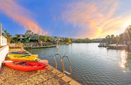Bayview House | 'Infinity's Edge' Darwin Luxury Waterfront Oasis
