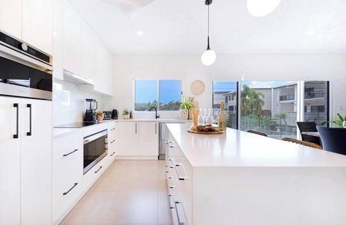Bayview House | Infinitys Edge Darwin Luxury Waterfront Oasis