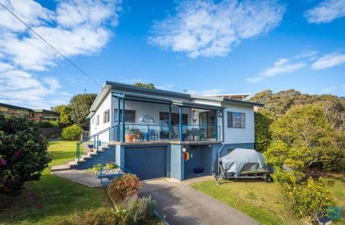 Narooma House | Inlet Views at 20 The Loop