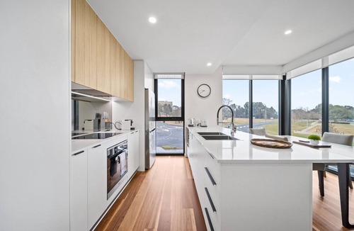 Campbell Apartment | Inner-City 2-Bed with Large Balcony, Garden & Gym