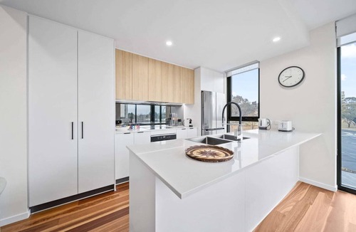 Campbell Apartment | Inner-City 2-Bed with Large Balcony, Garden & Gym