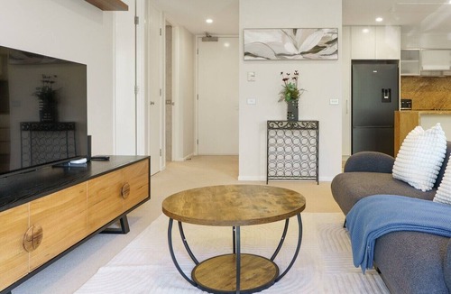 City East Apartment | Inner City Escape with Pool and Gym by Glebe Park