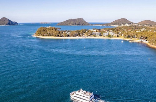 Nelson Bay Apartment | Intrepid, 12/3 Intrepid Close - right on the beachfront