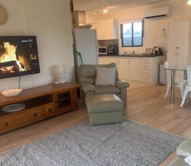 Kingscote Apartment | Investigator Beach Breeze Apartments U1