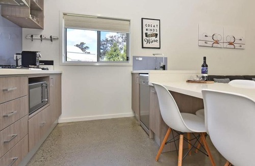 Pokolbin Villa | Ironbark Hill Villa 3 Saperavi