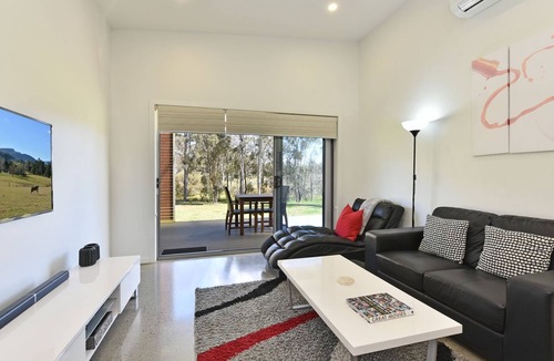 Pokolbin Villa | Ironbark Hill Villa 4