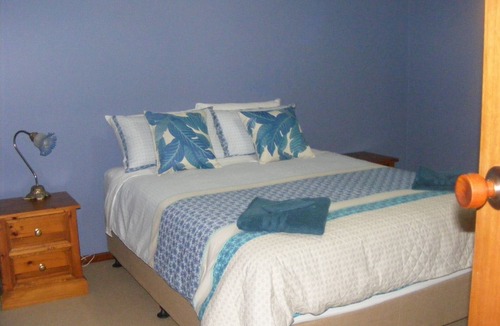 Ironstone House | Ironstone Cottage- Pet & Family Friendly!