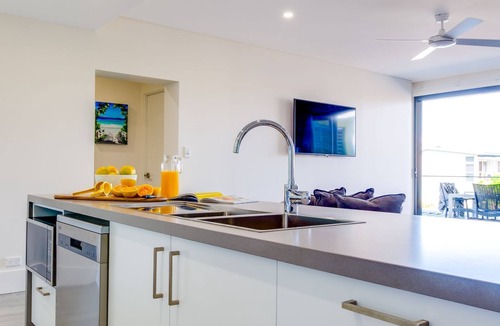 Huskisson Apartment | Ishtar Apartment 1 by Book Jervis Bay Luxury Living Accommodation