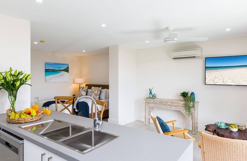 Huskisson Apartment | Ishtar Apartment 8 by Book Jervis Bay - Luxury Studio
