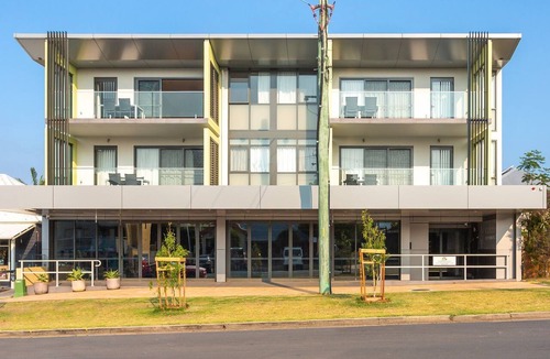 Huskisson Apartment | Ishtar Apartment 8 by Book Jervis Bay - Luxury Studio