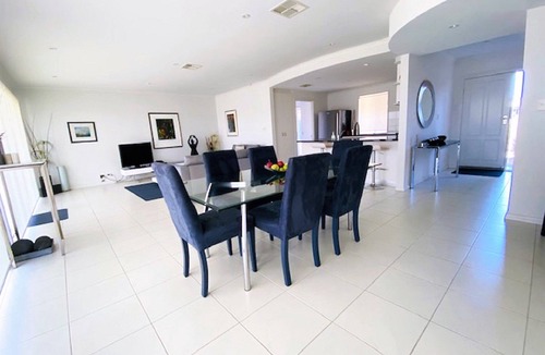 Nangkita House | Island Getaway: 2 Bedroom Townhouse With Pontoon For All Your Fishing Needs!