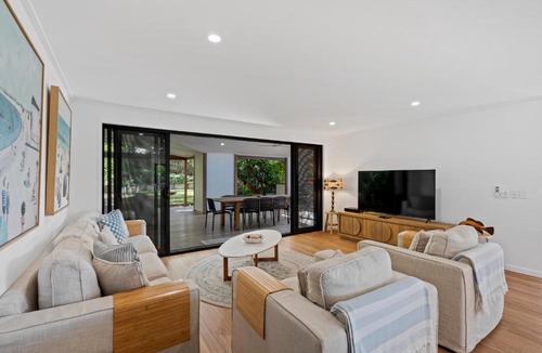 Point Lookout House | Island Hideaway + 1 min to Cylinder Beach + Sleeps 10