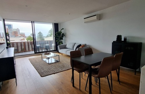 Port Melbourne Apartment | It's Melbourne - by the Beach!