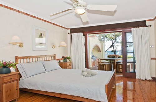 Callala Bay House | Izba - on the foreshore of Callala Bay