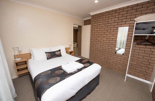Swan Hill Hotel | Jacaranda Apartments