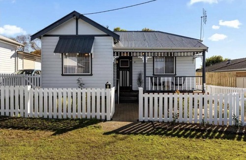 Cessnock Cottage | Jacaranda Cottage Hunter Valley - Only 5mins to Pokolbin & the Hunter Valley