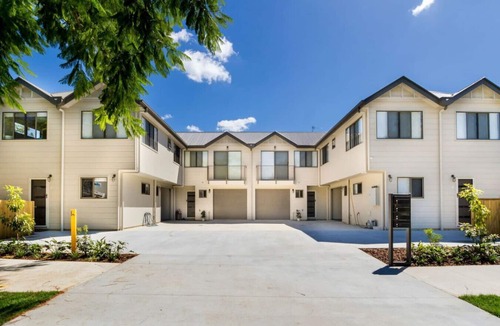 Beerwah Apartment | 'Jacaranda' @ Sunlight Swan - Beerwah - sleeps 6