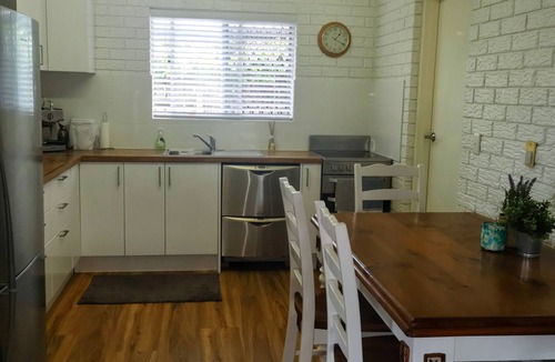 Traviston House | Jack's Shack - Burrum Heads - Relax, fish and swim