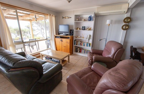 Carribie House | Jacob's Place - Absolute Beachfront Off peak special!