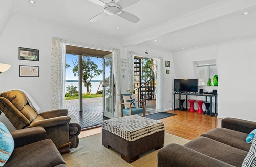 St. Georges Basin House | Jado on the Lake- House Jervis Bay