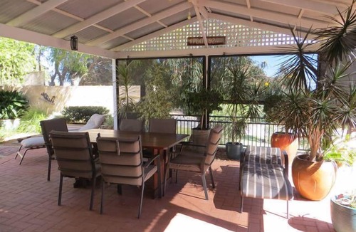 Guilderton House | Jane's Beach House - Bed linen supplied - Pet Friendly - No cleaning fees