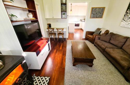 Waroona House | Jarrah Cottage