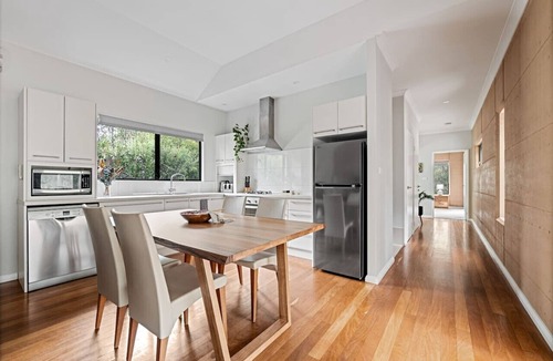Rosa Glen Bed & Breakfast | Jarrah Grove Forest Retreat - Serenity Luxury Chalets