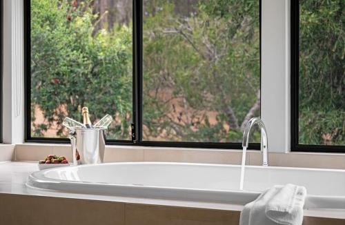 Rosa Glen Hotel | Jarrah Grove Forest Retreat - Adults Only Luxury Chalet
