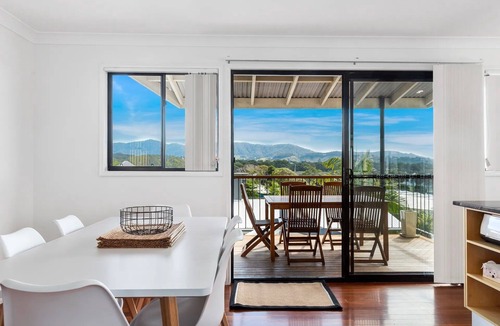 Coffs Harbour Apartment | Jetty Escape Townhouse - Great Location, Restaurants and Beach