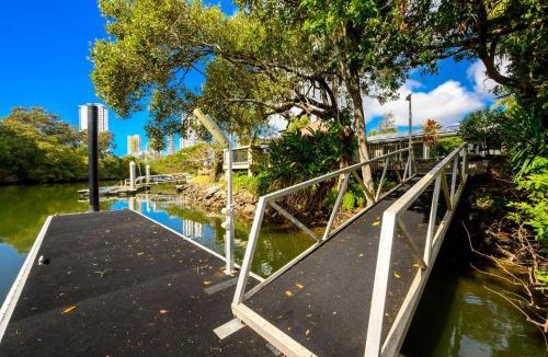 Broadbeach Waters House | Jettyside Poolside Canal Retreat in Broadbeach
