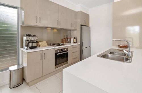 Aldinga Beach House | Jo's Sanctuary- 4 Bdrms, Sleeps 10, Beach & scrub