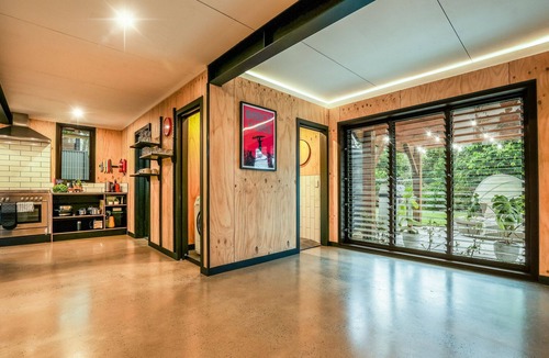 Agnes Water House | Joshi’s - Industrial style dog & kid friendly guesthouse