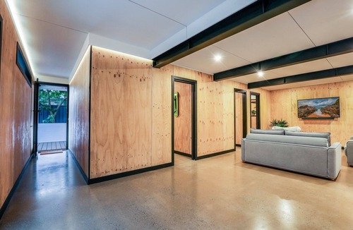 Agnes Water House | Joshi’s - Industrial style dog & kid friendly guesthouse