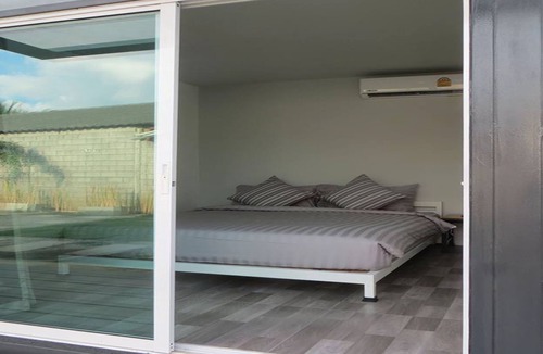 Saladan Hotel | Journey Hostel